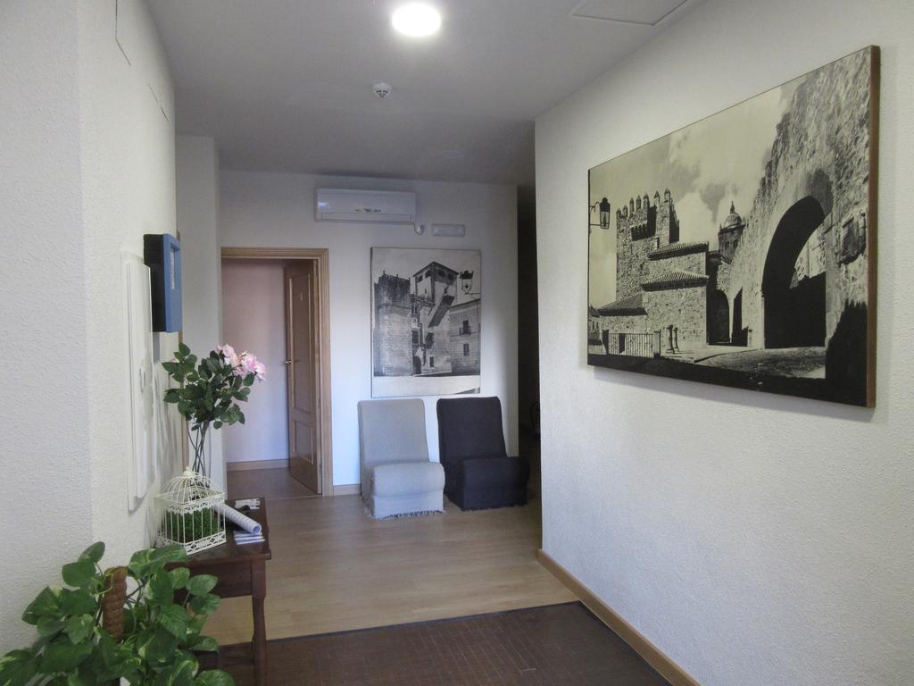 Hotel Hernan Cortes Caces Exterior foto