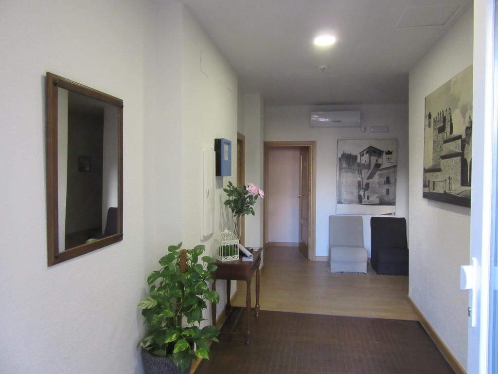 Hotel Hernan Cortes Caces Exterior foto