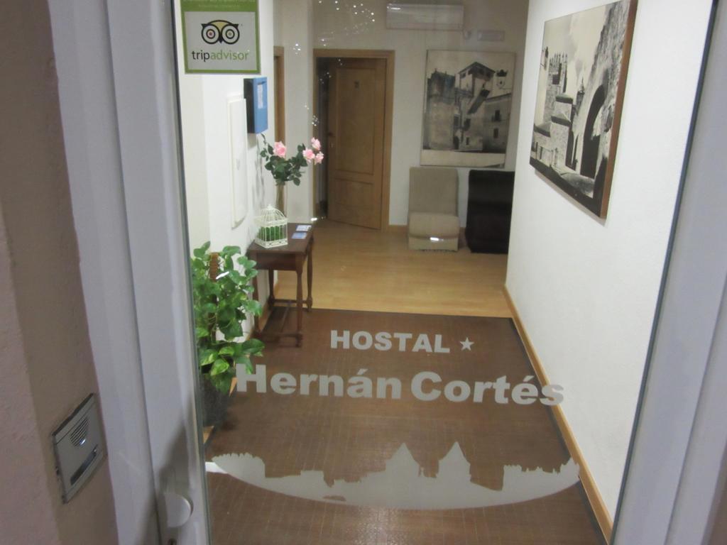 Hotel Hernan Cortes Caces Exterior foto