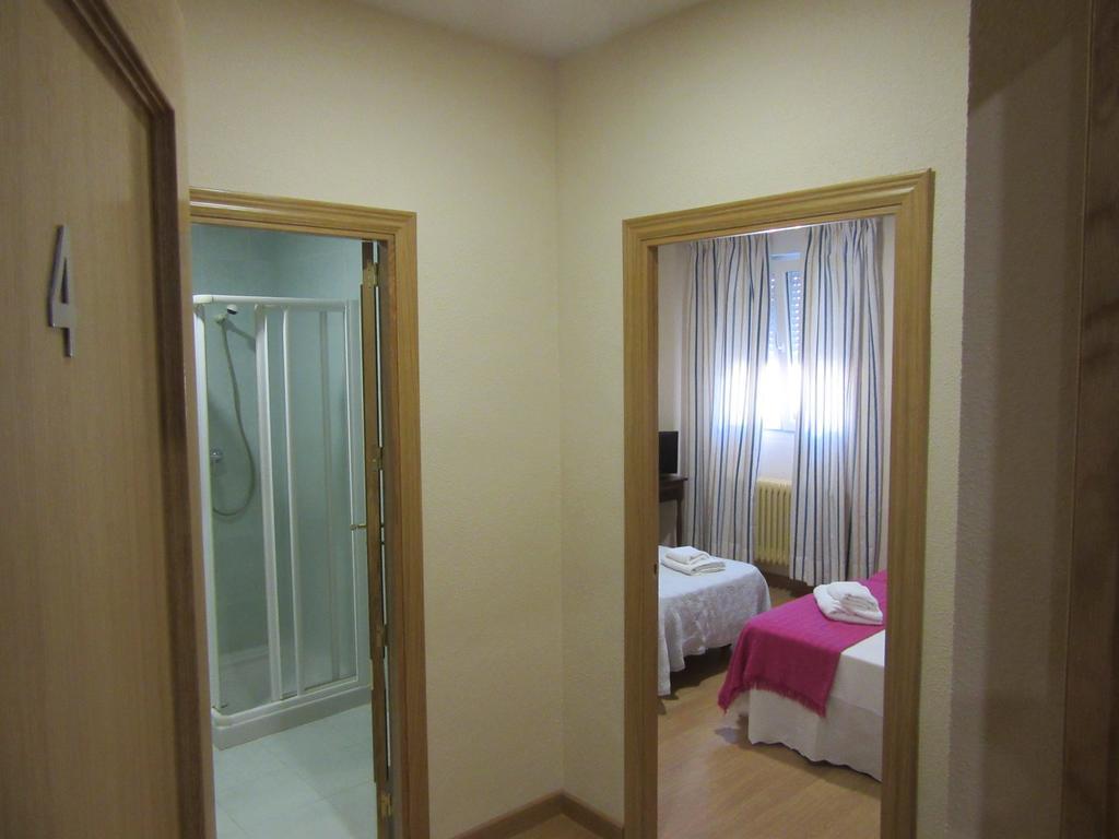 Hotel Hernan Cortes Caces Zimmer foto